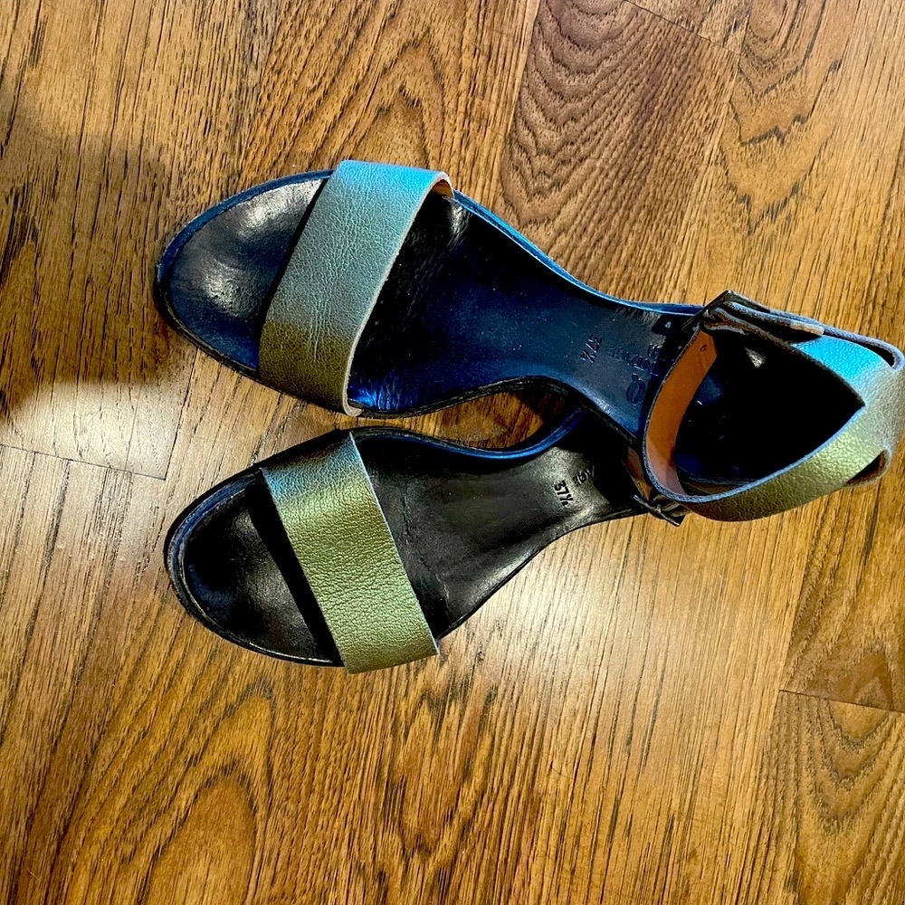 Cydwoq sandal